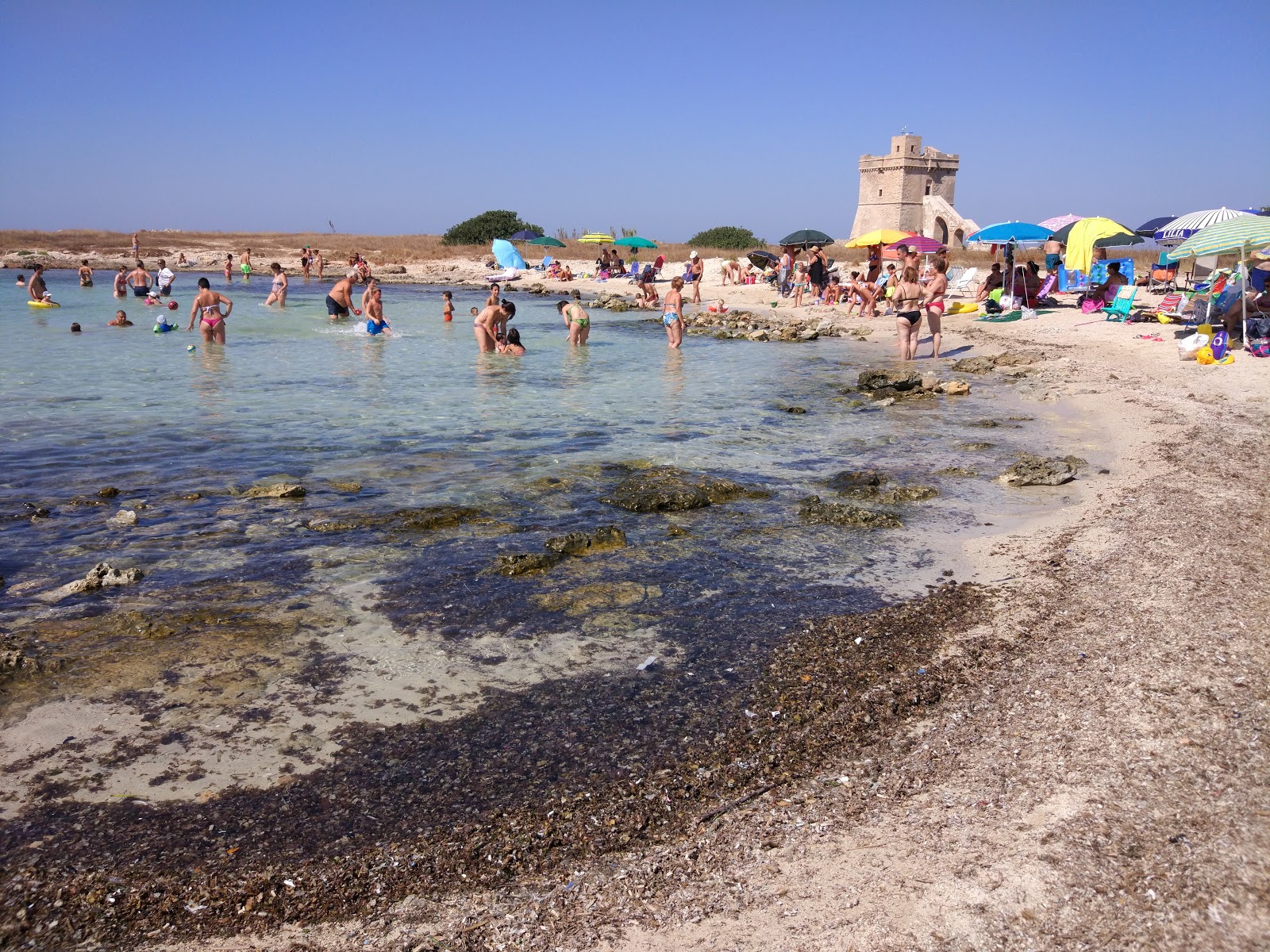 Fotografija Spiaggia di Torre Squillace z svetel pesek površino