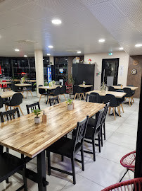 Atmosphère du Restaurant Le petit café à Saint-Jean-de-Moirans - n°1