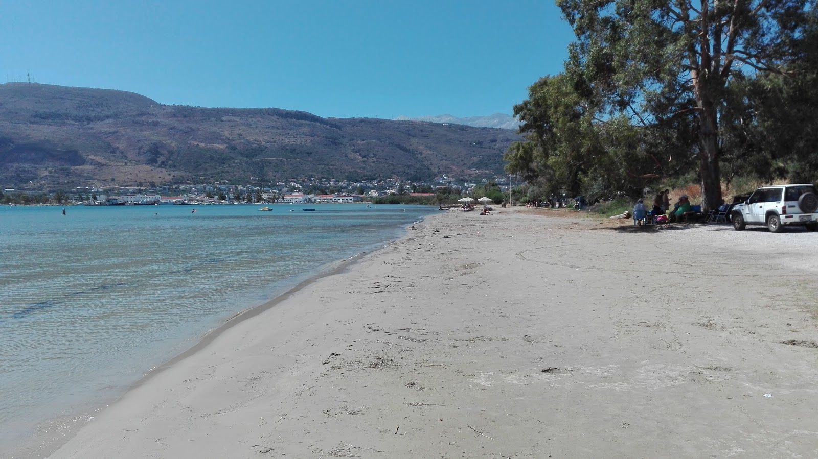 Fotografie cu Meltemaki beach cu o suprafață de nisip beige