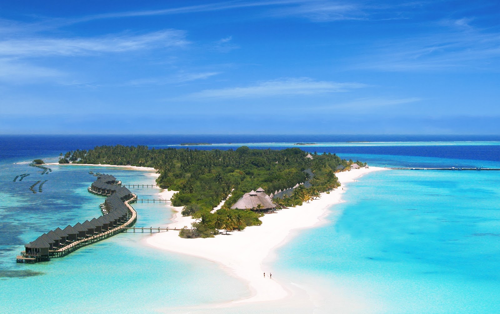 Foto di Spiaggia dell'Isola di Kuredhdhoo con una superficie del sabbia beige