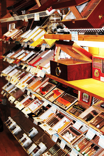 Tobacco Shop «Knuckleheads Tobacco & Gifts», reviews and photos, 550 State St, Madison, WI 53703, USA
