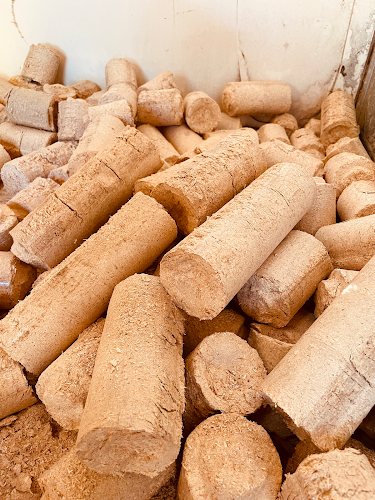 Magasin de bois de chauffage Brun Briquettes Solomiac
