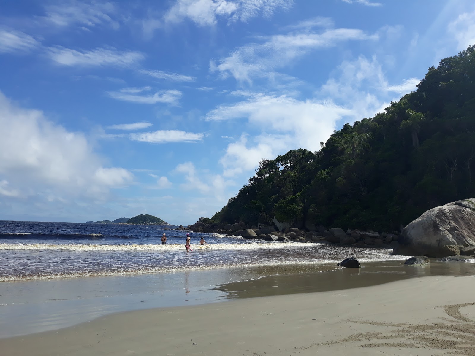 Foto von Molhe Strand mit sehr sauber Sauberkeitsgrad