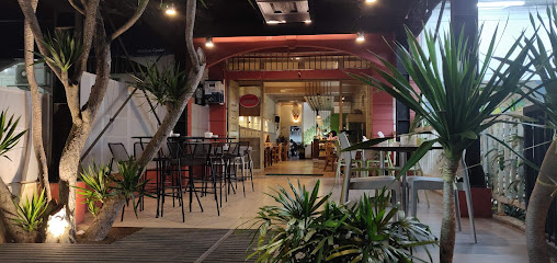 Safari Cafe & Resto