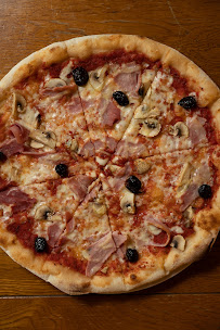 Pizza du Pizzeria Au Coin de Table - Restaurant Pizza Lyon 7 - n°1
