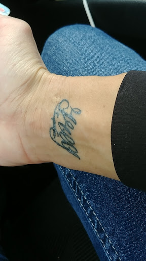 Tattoo Shop «Lucky Dog Tattoo», reviews and photos, 260 S Roosevelt Dr, Seaside, OR 97138, USA