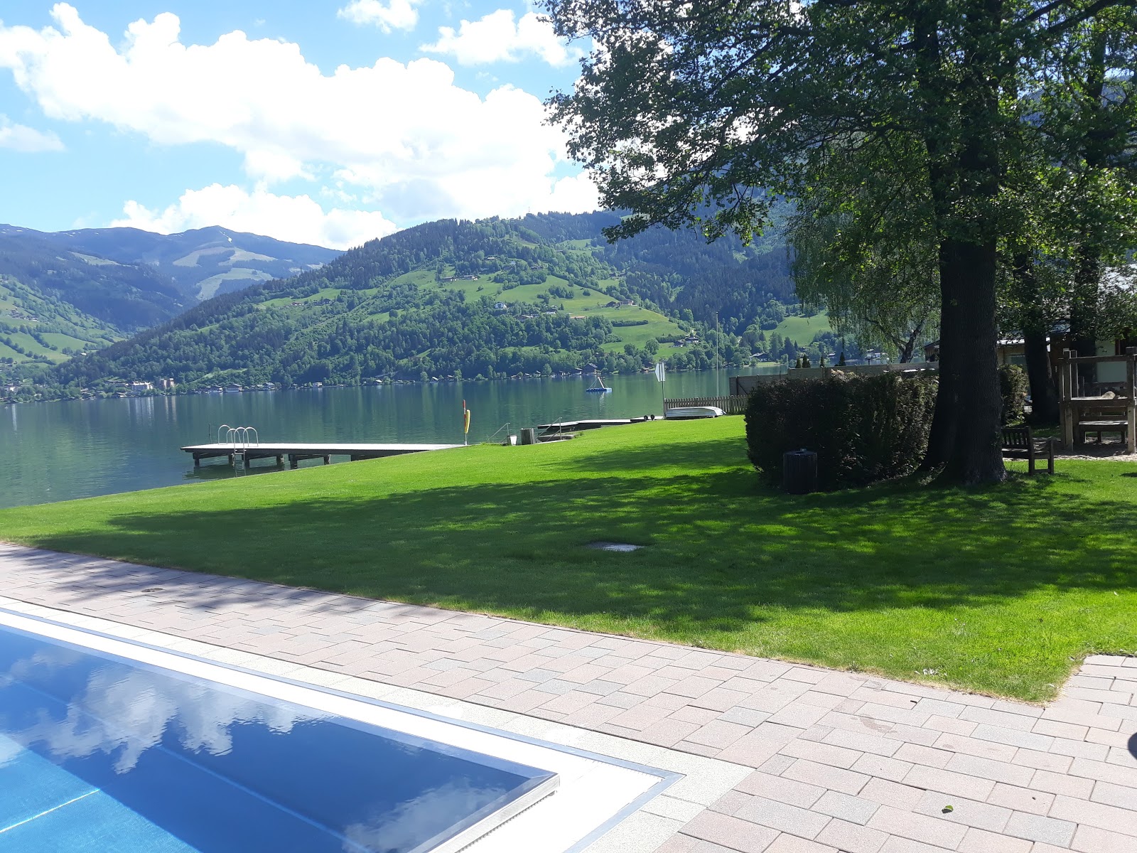 Foto av Strandbad Seespitz omgiven av klippor