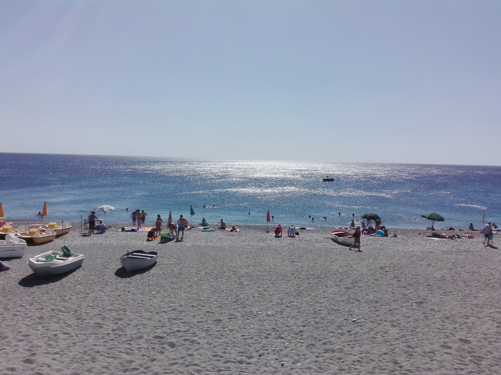 Spiaggia di Roccalumera'in fotoğrafı düz ve uzun ile birlikte