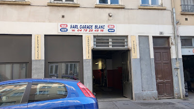 Garage Blanc à Lyon