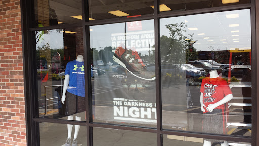 Shoe Store «Hibbett Sports», reviews and photos, 2402 James L Redman Pkwy #2, Plant City, FL 33566, USA