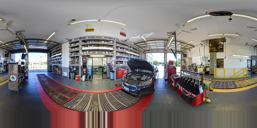 Auto Body Shop «LOF-Xpress Oil Change - Ames», reviews and photos, 520 S Duff Ave, Ames, IA 50010, USA