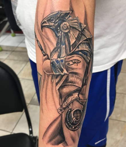 Tattoo Shop «Spinning Needles Tattoos», reviews and photos, 2711 N Main St, Fort Worth, TX 76164, USA