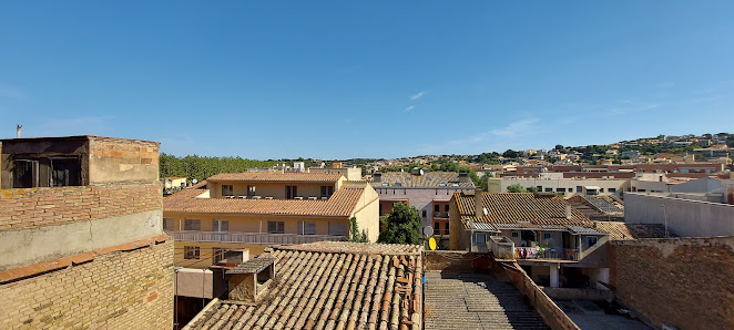Hostal Adarnius Av. de les Voltes, 7, 17100 La Bisbal d'Empordà, Girona, España