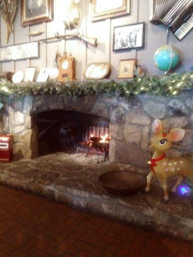 American Restaurant «Cracker Barrel Old Country Store», reviews and photos, 34 Tunnel Rd, Asheville, NC 28805, USA