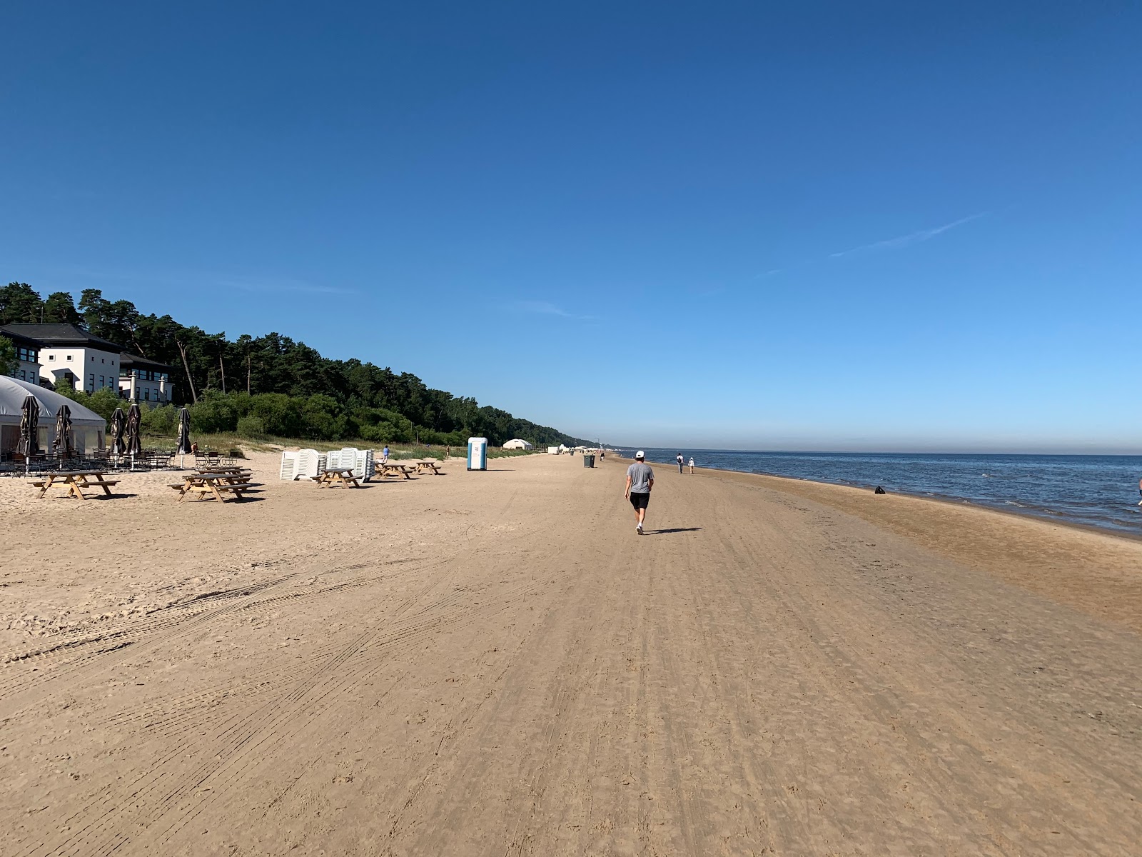 Foto van Bulduru pludmale met groen water oppervlakte