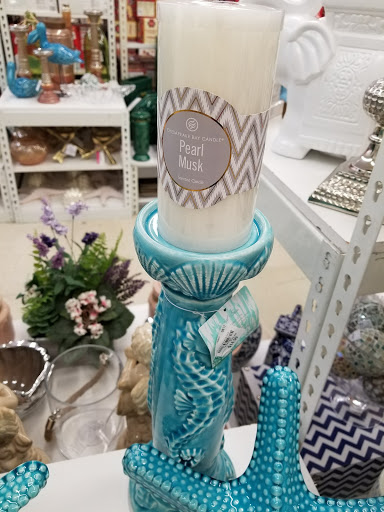 Home Goods Store «Tuesday Morning», reviews and photos, 911 Lithia Pinecrest Rd, Brandon, FL 33511, USA