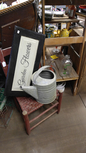 Grocery Store «Troutt Old Time General Store And Market», reviews and photos, 433 N 4th St, Paducah, KY 42001, USA