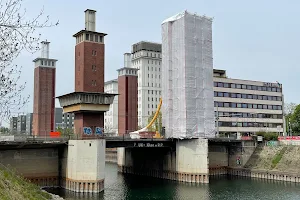Schwanentorbrücke image