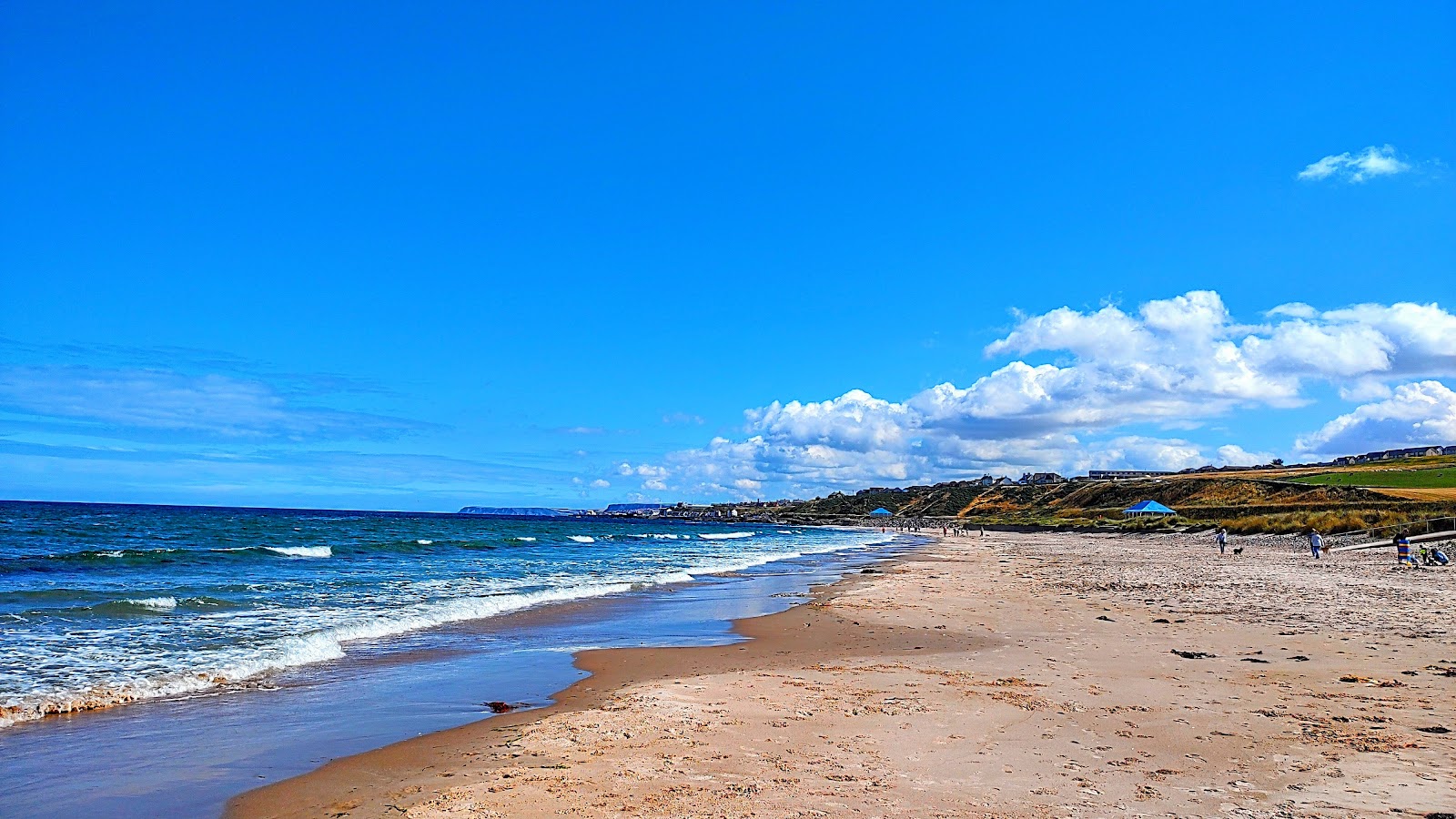 Foto de Boyndie Bay Beach - lugar popular entre os apreciadores de relaxamento