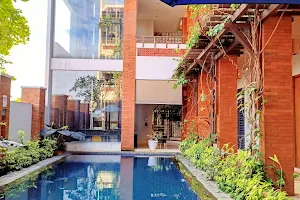 Hotel Parangraja image