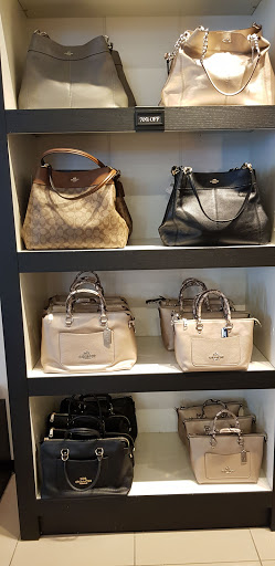 Shopping Mall «Edinburgh Premium Outlets», reviews and photos, 11622 NE Executive Dr, Edinburgh, IN 46124, USA