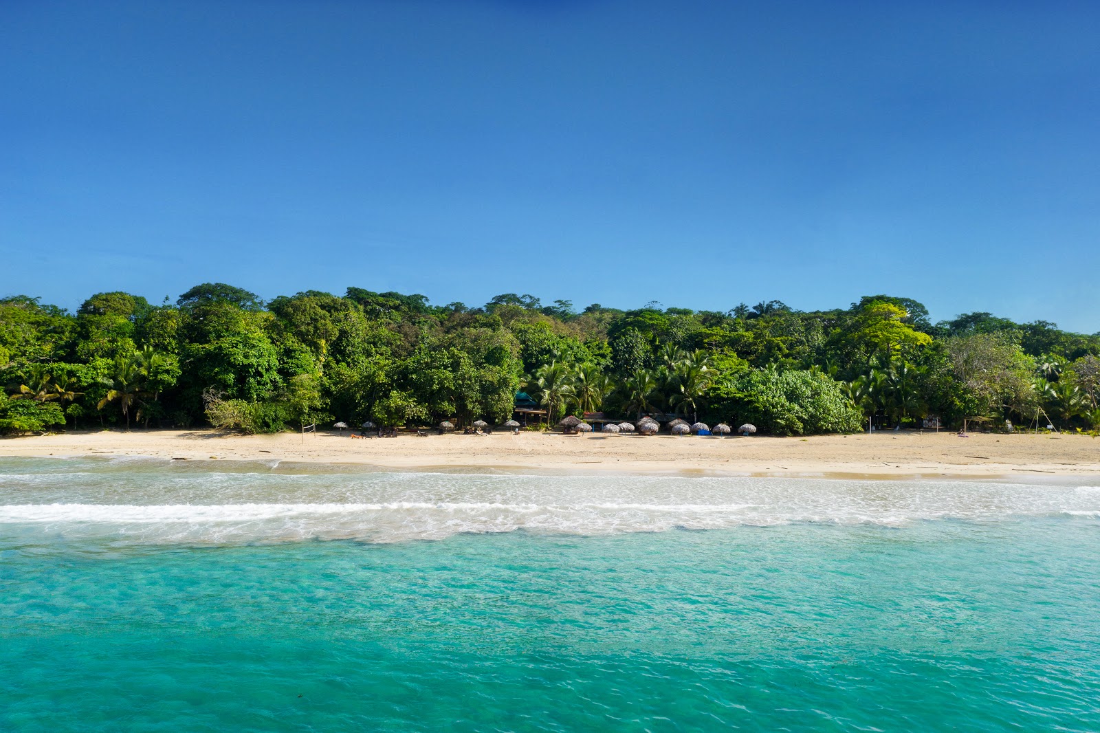 Photo de Plage Red Frog avec l'eau cristalline de surface