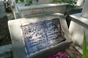 Paposh Nagar Graveyard پاپوش نگر قبرستان image