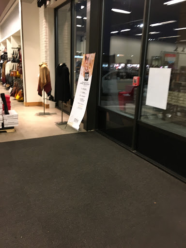 Shoe Store «DSW Designer Shoe Warehouse», reviews and photos, 7616 Farm to Market 1960 Rd W, Houston, TX 77069, USA