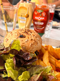 Hamburger du Restaurant français Le Grand Bleu à Saint-Gilles-Croix-de-Vie - n°2