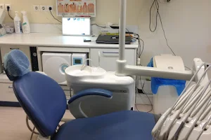 Οδοντιατρείο Dental Care - Σελβιαρίδης Ι. Κυριάκος image