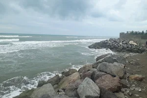 ساحل سنگی image