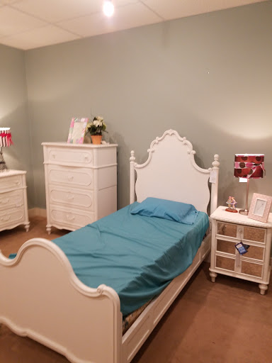 Furniture Store «Schmitt Furniture», reviews and photos, 101 E Main St, New Albany, IN 47150, USA