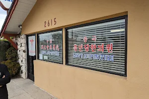 Ling's Acupuncture & Herbs image
