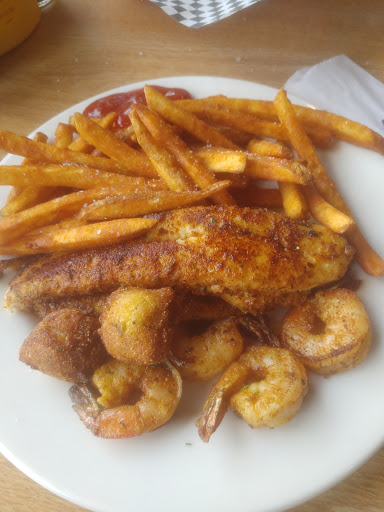 Seafood Restaurant «Blow fly inn», reviews and photos, 1201 Washington Ave, Gulfport, MS 39507, USA
