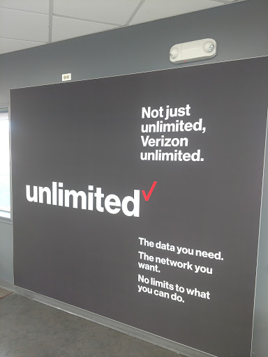 Cell Phone Store «Verizon Authorized Retailer / RW - Downingtown, PA», reviews and photos, 3903 Lincoln Hwy, Downingtown, PA 19335, USA