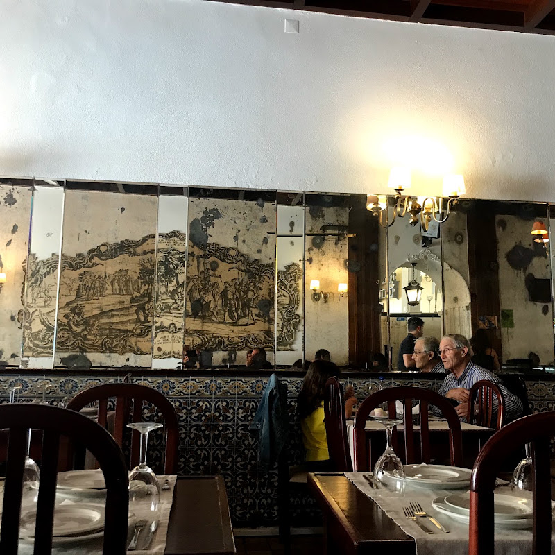 Cafe Restaurante Trindade - Calado, Luis, Laureano & Carvalho, Lda.