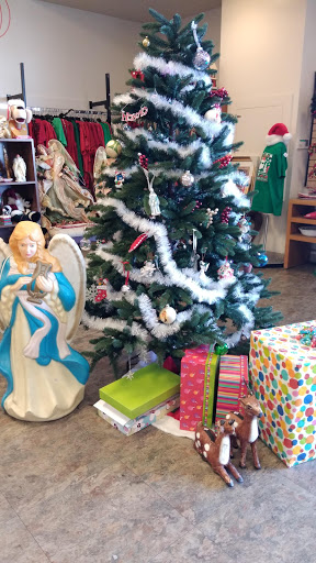 Thrift Store «Goodwill Store & Donation Center», reviews and photos, 28901 S Western Ave, Rancho Palos Verdes, CA 90275, USA