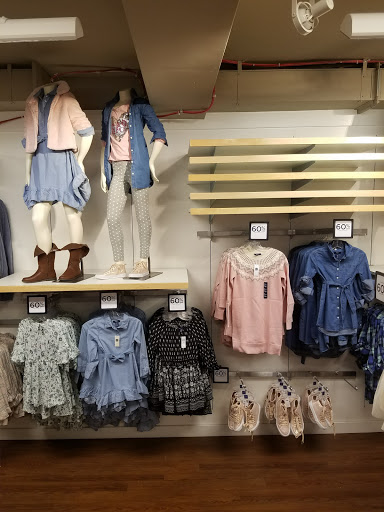 Clothing Store «Gap Outlet», reviews and photos, 423 86th St, Brooklyn, NY 11209, USA