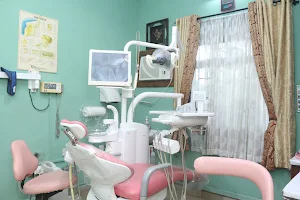 Shalom Dental Clinic Benin image