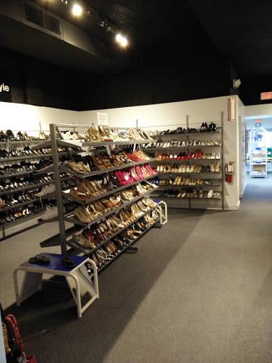 Thrift Store «Goodwill Second Debut Carytown», reviews and photos, 3114 W Cary St, Richmond, VA 23221, USA