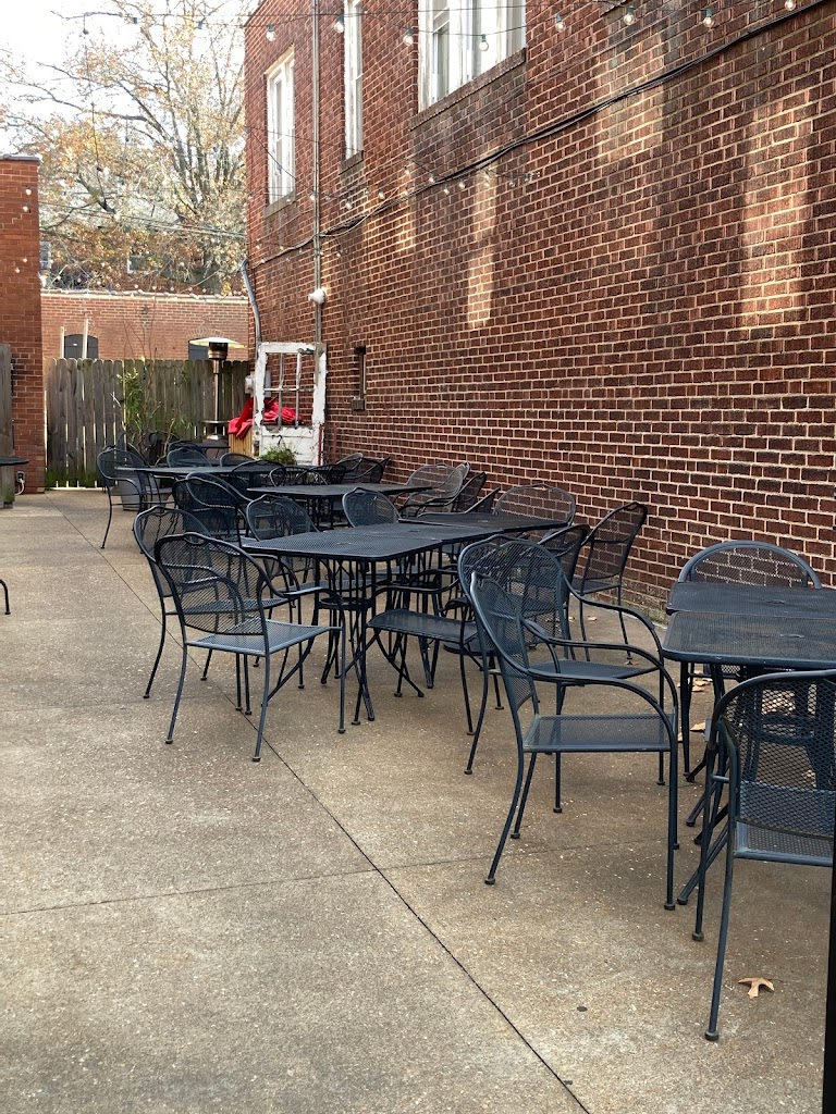 Cecil Whittaker's Pizzeria 63111