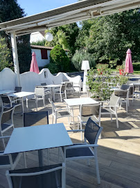 Atmosphère du Restaurant Hôtel Les Criquets - Bordeaux à Blanquefort - n°17