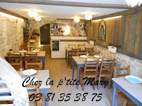 Atmosphère du Restaurant Chez La P'tite mary à Saint-Hippolyte - n°1