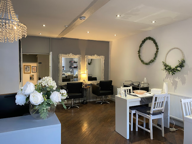 Comments and reviews of The Hair and Beauty Room Oundle