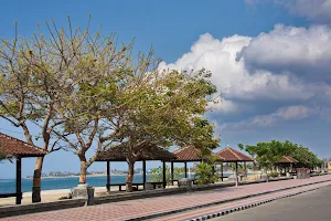Pantai Marina Bantaeng image