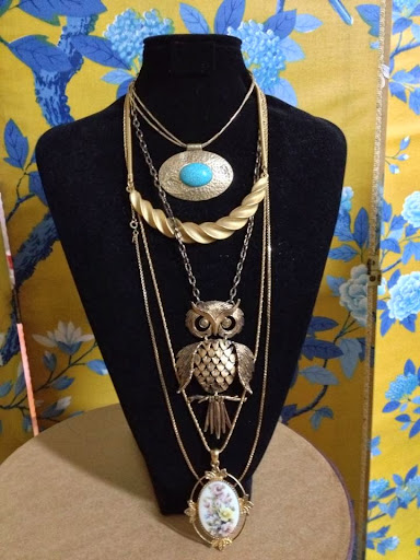 Used Furniture Store «Miscellaneous Barn», reviews and photos, 240 Mantle Rd, Painesville, OH 44077, USA