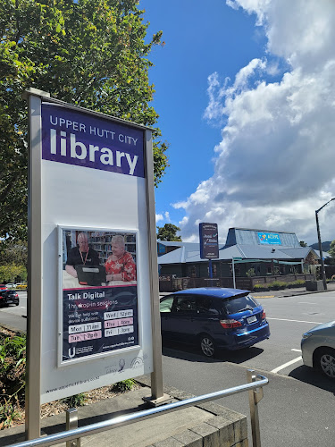 Comments and reviews of Upper Hutt Libraries - Ngā Puna Mātauranga o Te Awa Kairangi ki Uta