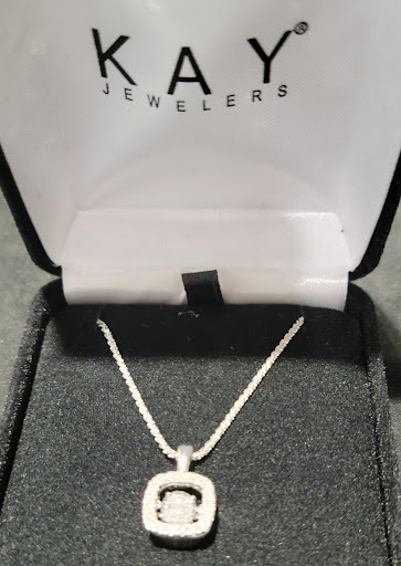 Jewelry Store «Kay Jewelers», reviews and photos, 1401 Greenbrier Parkway S, Chesapeake, VA 23320, USA