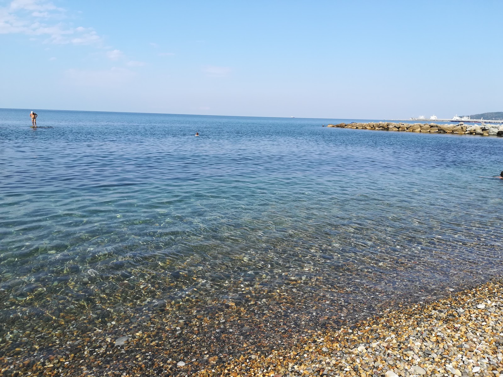 Vesna beach'in fotoğrafı turkuaz saf su yüzey ile