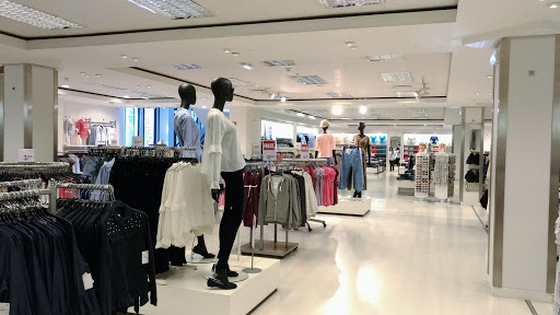 Lojas para comprar camisolas para mulheres Oporto